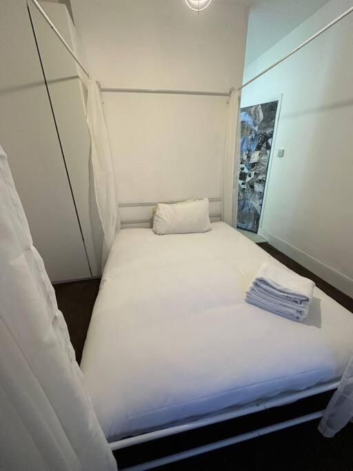 Appartamento 2 Bedroom Flat Wembley