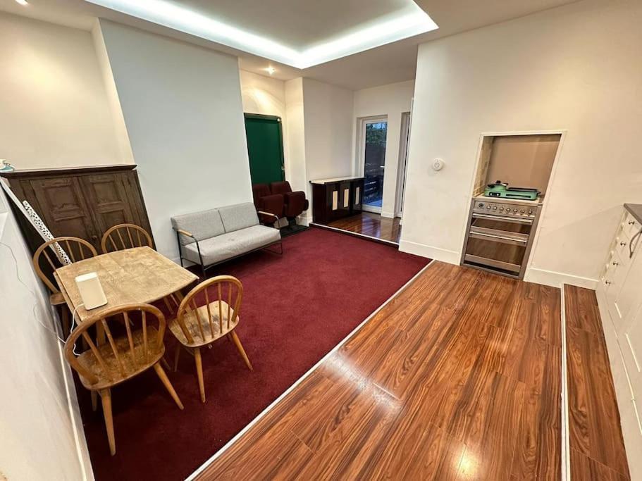 2 Bedroom Flat Wembley Appartamento *