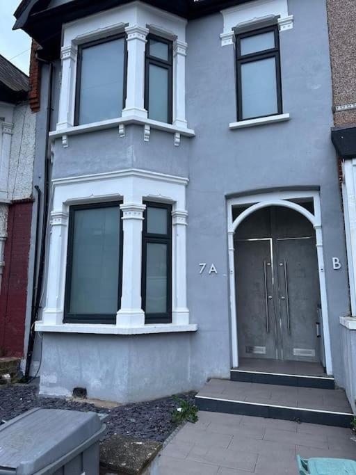 2 Bedroom Flat Wembley Appartamento Londra