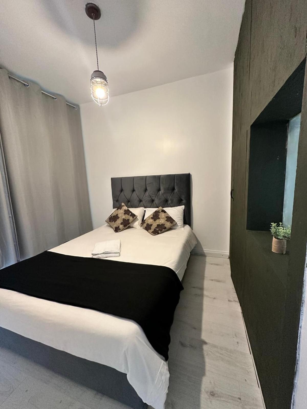2 Bedroom Flat Wembley Appartamento *