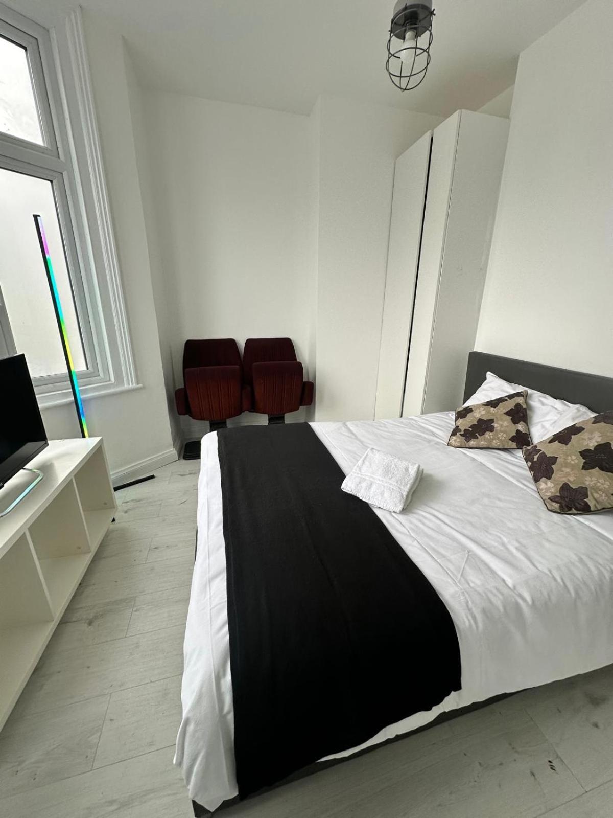 Appartamento 2 Bedroom Flat Wembley Londra