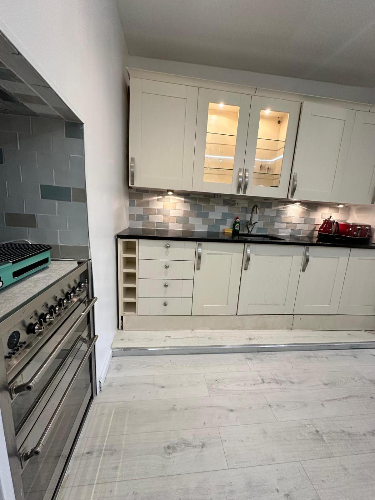 2 Bedroom Flat Wembley Appartamento *