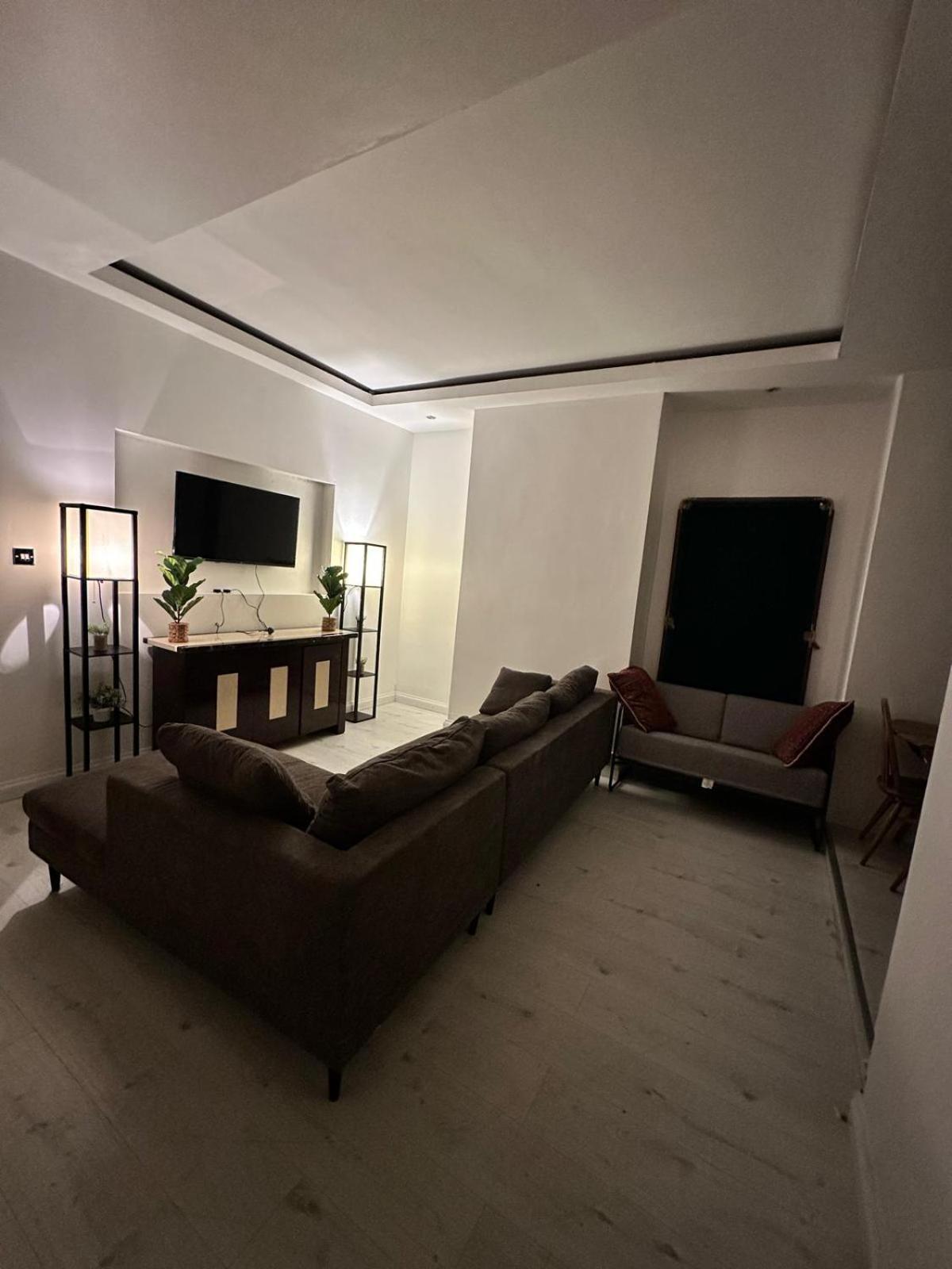 2 Bedroom Flat Wembley * Londra