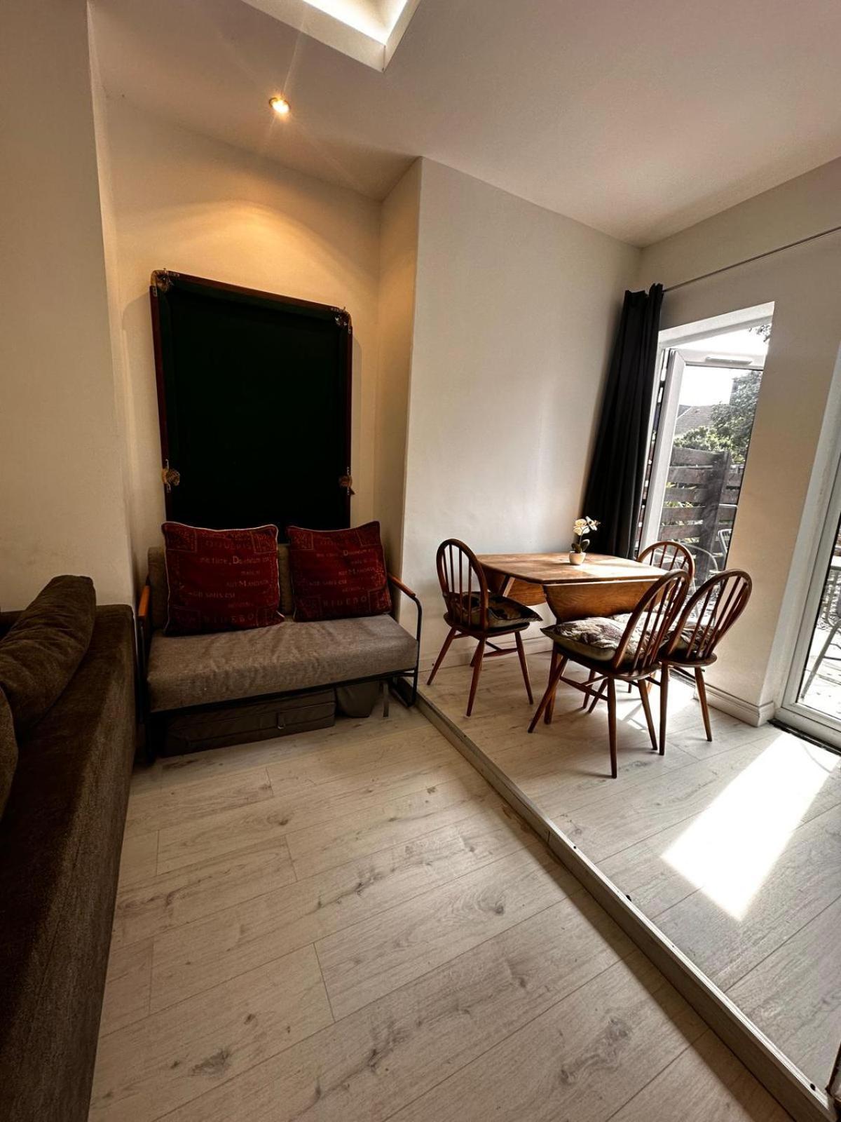 Appartamento 2 Bedroom Flat Wembley *