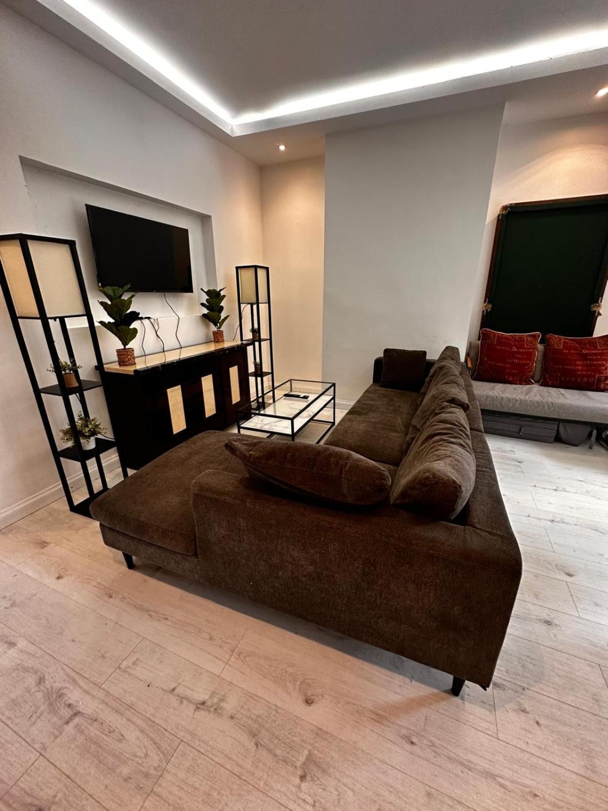 Appartamento 2 Bedroom Flat Wembley Londra