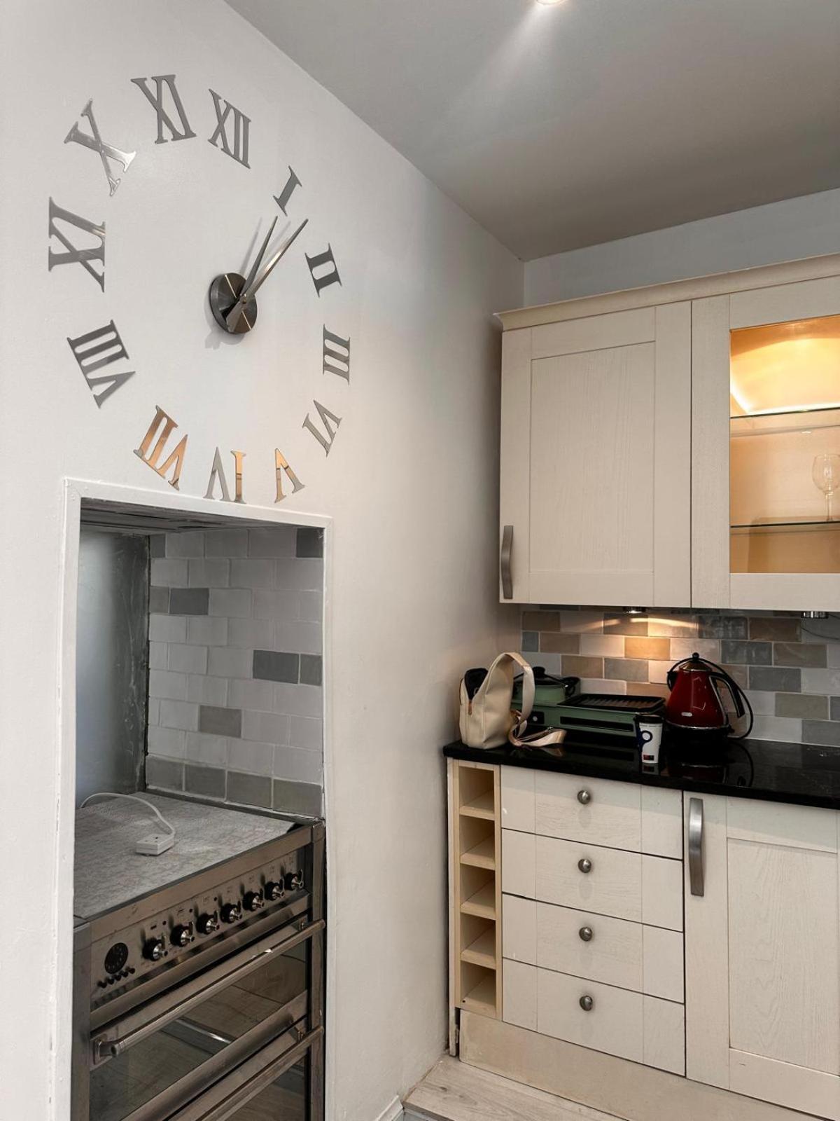 2 Bedroom Flat Wembley Londra