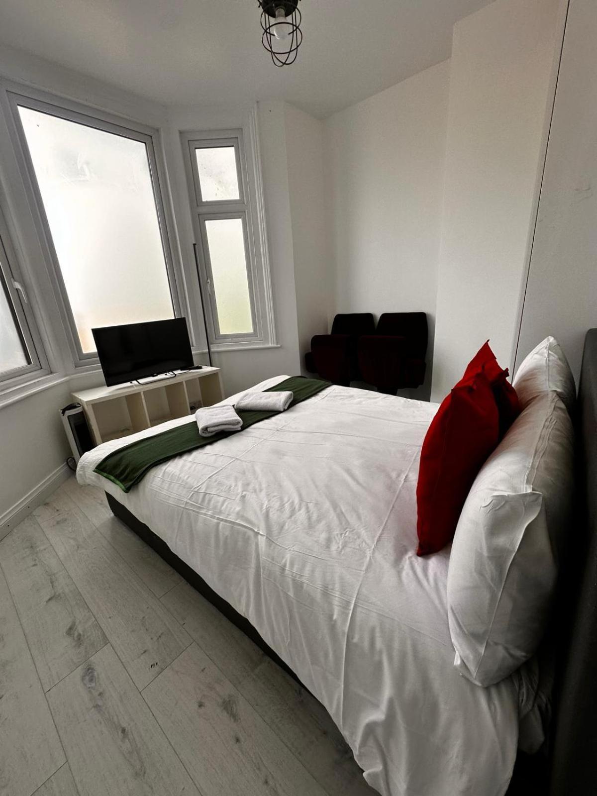 2 Bedroom Flat Wembley Appartamento