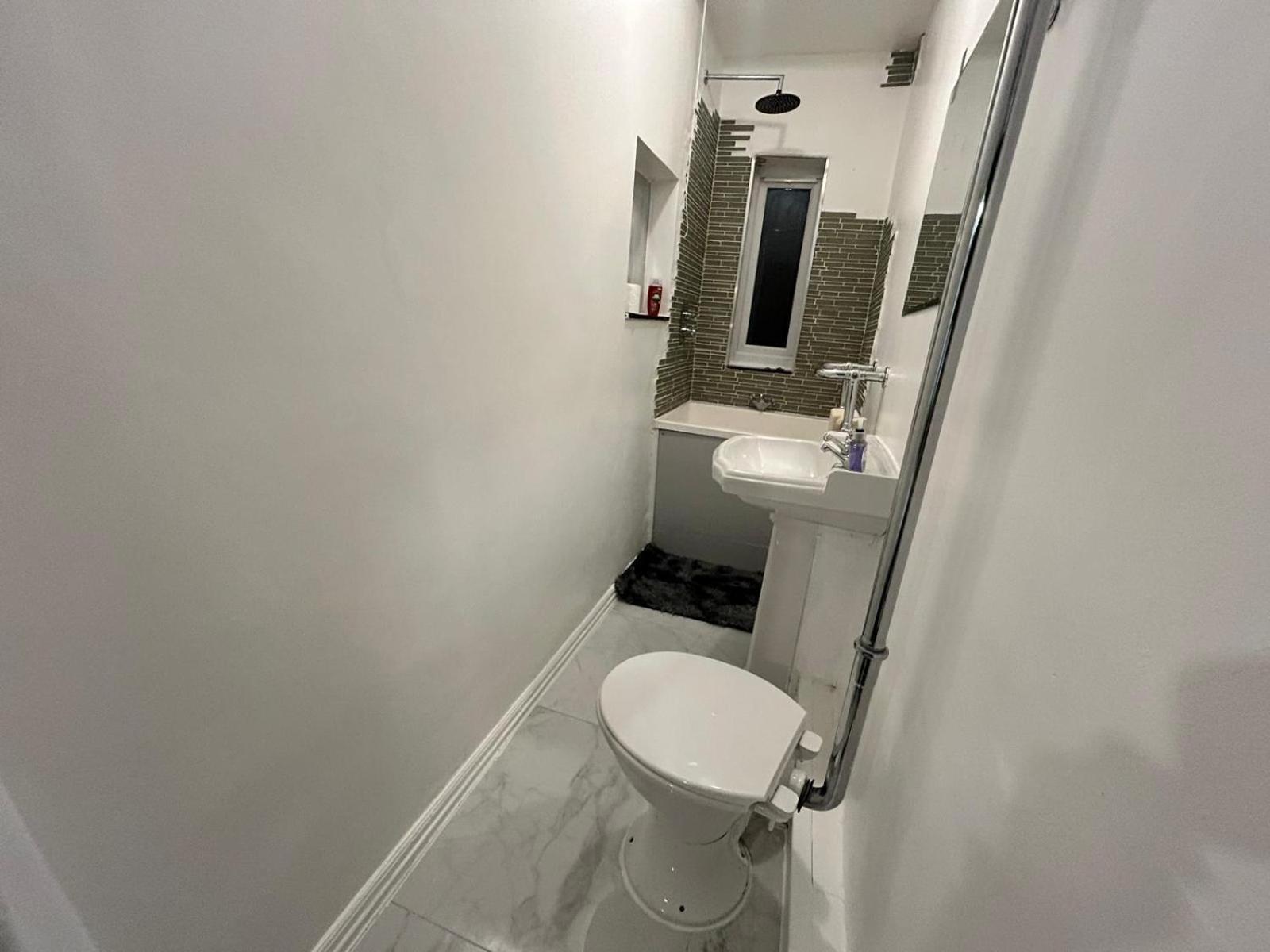 2 Bedroom Flat Wembley * Londra