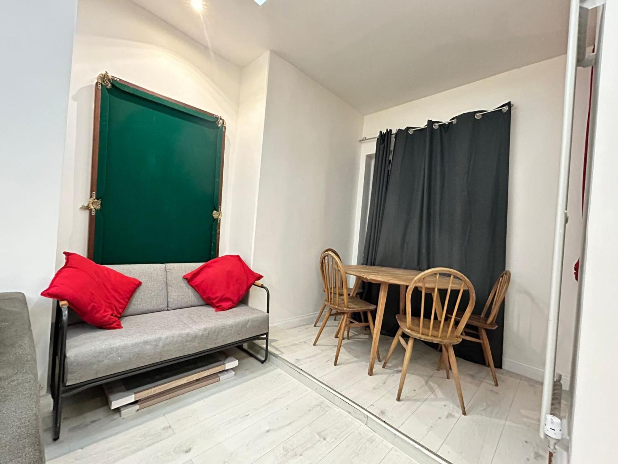 Appartamento 2 Bedroom Flat Wembley Londra