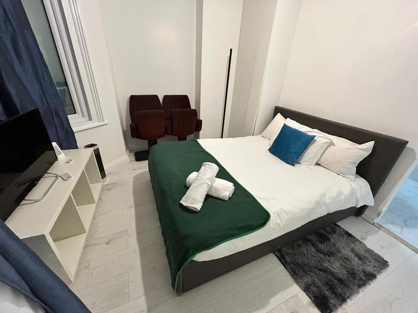 2 Bedroom Flat Wembley * Londra