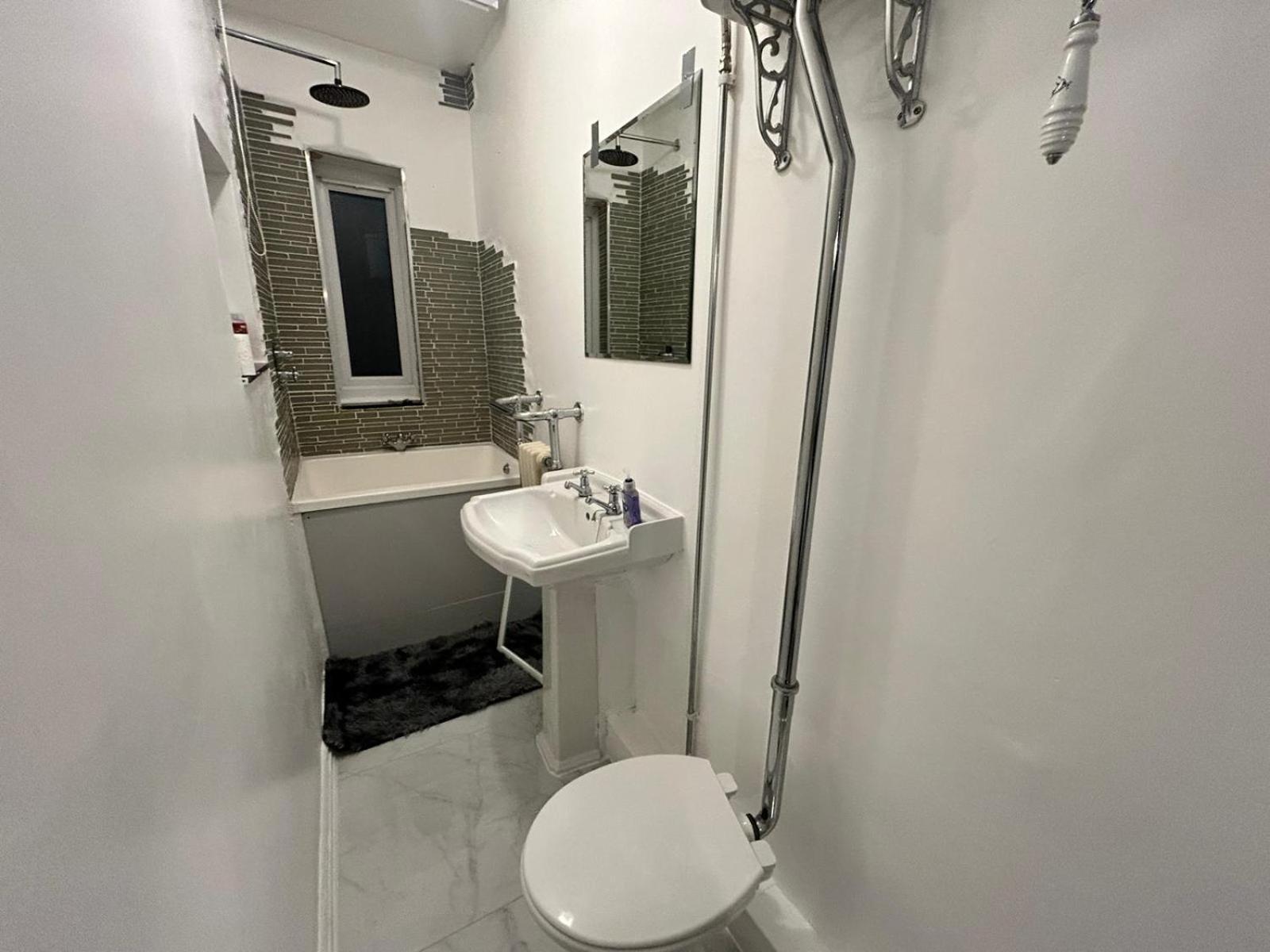 2 Bedroom Flat Wembley Appartamento *