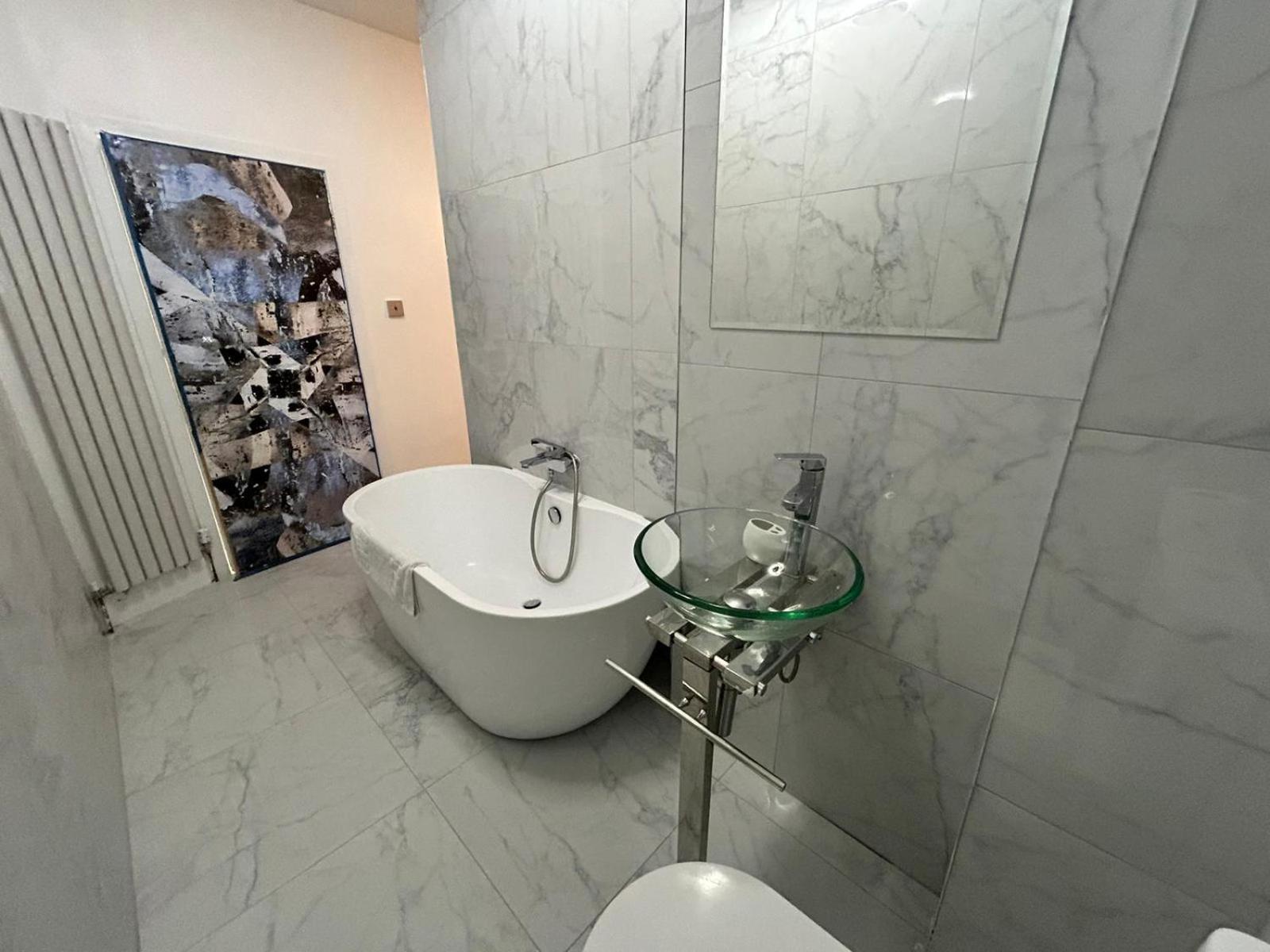 Appartamento 2 Bedroom Flat Wembley Londra